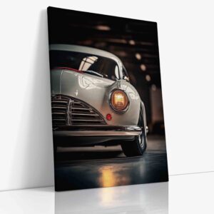 Elegantní bílý automobilový veterán s chromovými detaily zachycený v celé své historické kráse a důstojnosti na kvalitním plátně.