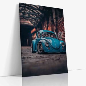 Sportovní verze ikonického automobilu brouk zachycená v dynamické perspektivě zdůrazňující jeho charakteristický tvar a retro designové prvky na kvalitním plátně.