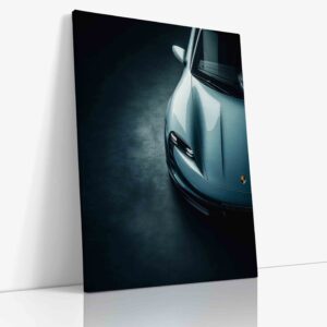 Detailní záběr elegantně tvarované kapoty legendárního Porsche zachycující precizní křivky a charakteristický design německého sportovního automobilu.