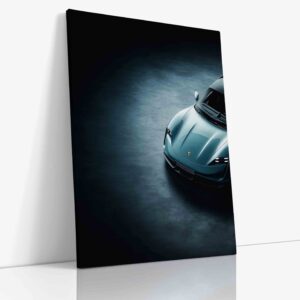 Elegantní Porsche zachycené na surové betonové ploše, vytvářející působivý kontrast mezi sportovním automobilem a industriálním minimalistickým prostředím.