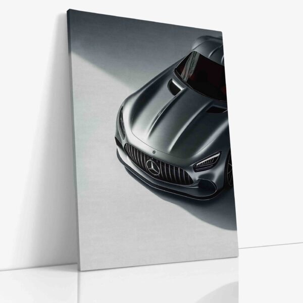 Luxusní sportovní Mercedes zachycený zpředu, zdůrazňující jeho elegantní design, agresivní přední masku a prémiový charakter německého sportovního automobilu.