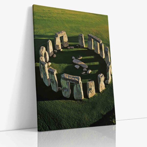 Stonehenge za vycházejícího slunce, mystická ranní scenérie